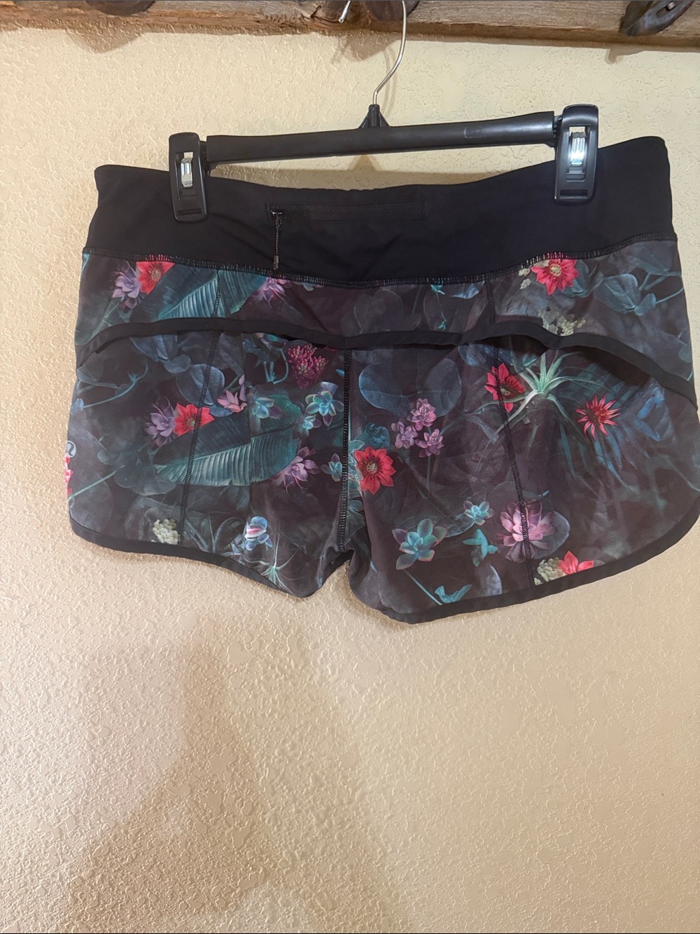 lululemon athletica speed up 2.5” Black Floral Athletic Running Shorts